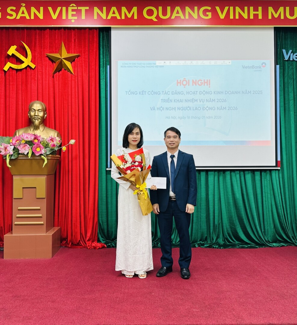 Pbt Pt Đu TgĐ Cty Trao Thưởng Chi Bộ Htxsnv Năm 2025